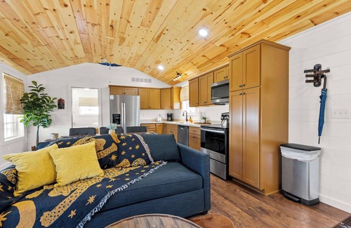 Williamstown Cabin | Cozy Lodge 113 at Eden Reserve—Cabin by the Ark!