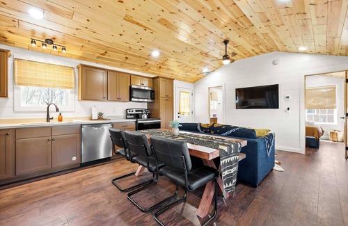 Williamstown Cabin | Cozy Lodge 113 at Eden Reserve—Cabin by the Ark!