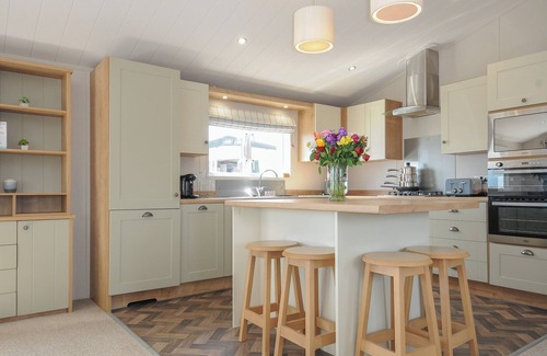 Brixham Cottage | Pet-Friendly B15 Lodge at Landscove Holiday Park, Brixham