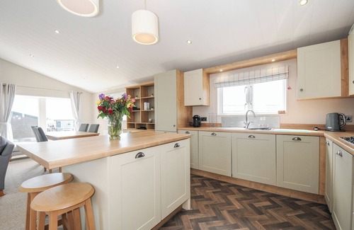 Brixham Cottage | Pet-Friendly B15 Lodge at Landscove Holiday Park, Brixham