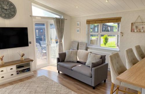 Runswick Bay House | Discover Lodge 18 - The Pines: Pet and Child Friendly Retreat
