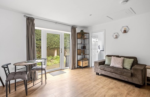 Reydon Cabin | Eco-Friendly Retreat at Lytton Tree Lodge - Perfect for Families