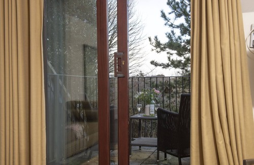 St Wenn House | Lodge 21, Hustyns - a lodge that sleeps 6 guests in 3 bedrooms