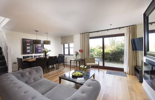 St Wenn House | Lodge 23, Hustyns - a lodge that sleeps 6 guests in 3 bedrooms