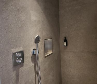 Bellevaux House | Relax at Lodge 323 with Inviting Hot Tub Amenities