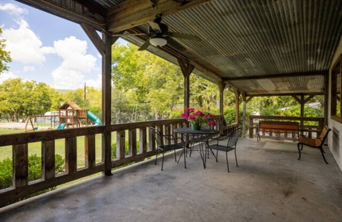 Burnet Apartment | Cozy Lodge 53: Inviting Rooms with Lake Views and Pool