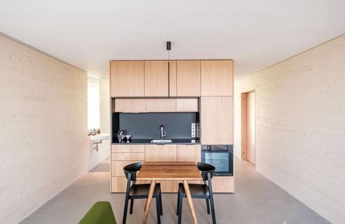 Merkendorf Apartment | Discover Lodge 6 - Family-Friendly Retreat with Breakfast
