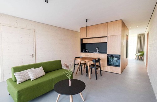 Merkendorf Apartment | Discover Lodge 6 - Family-Friendly Retreat with Breakfast