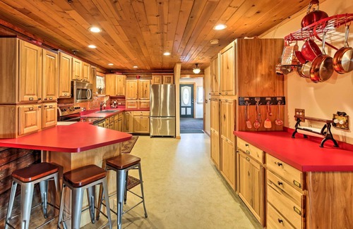 Sutton House | Idyllic Lodge 88: Steps from Weiner Lake with Dock & Spa