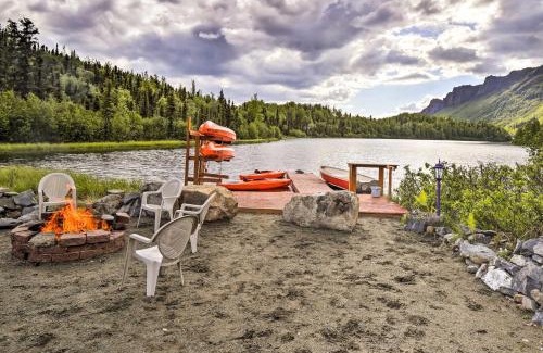 Sutton House | Cozy Lodge 88 - Steps from Weiner Lake with Dock Access