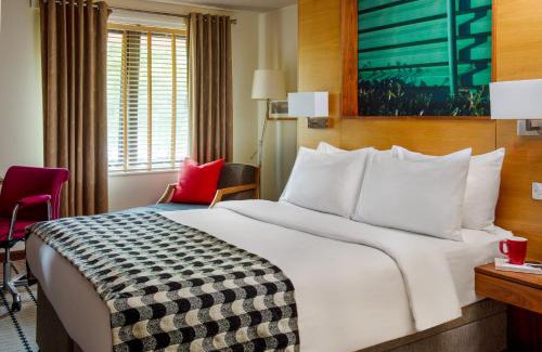 Bradley Stoke Hotel | Oceanfront Lodge at Bristol with Family-Friendly Amenities