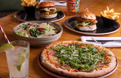 Bradley Stoke Hotel | Oceanfront Lodge at Bristol with Family-Friendly Amenities