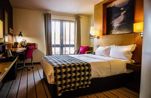 Bradley Stoke Hotel | Welcoming Lodge at Bristol - Four-Star Comfort Awaits