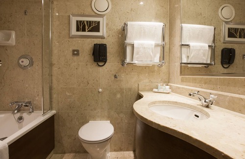 Bradley Stoke Hotel | Welcoming Lodge at Bristol - Four-Star Comfort Awaits