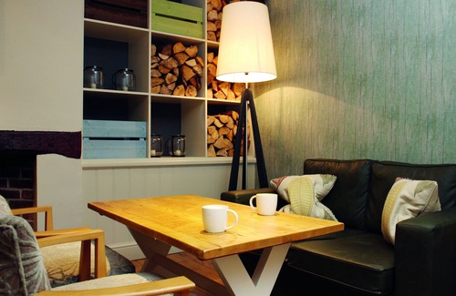Bradley Stoke Hotel | Welcoming Lodge at Bristol - Four-Star Comfort Awaits