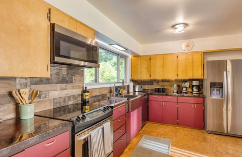 Oak Harbor House | Lodge at Deception Pass | Trails, Hot Tub, Walk to Cornet Bay