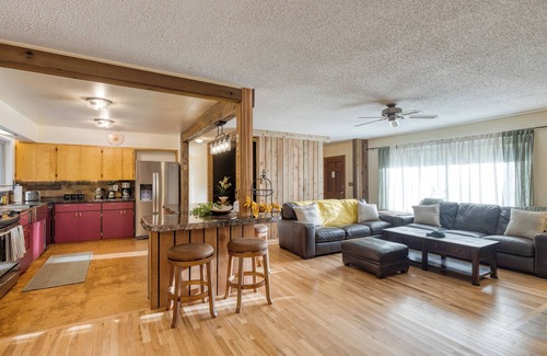 Oak Harbor House | Lodge at Deception Pass | Trails, Hot Tub, Walk to Cornet Bay