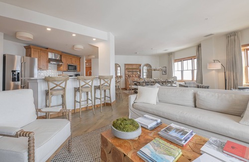 Crested Butte Cabin | Discover the Lodge at Mountaineer Square: Rated 9.2/10