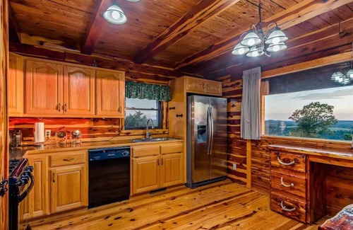 Ponca Cabin | Experience Lodge at OZK Ranch: Mountaintop Cabin Retreat