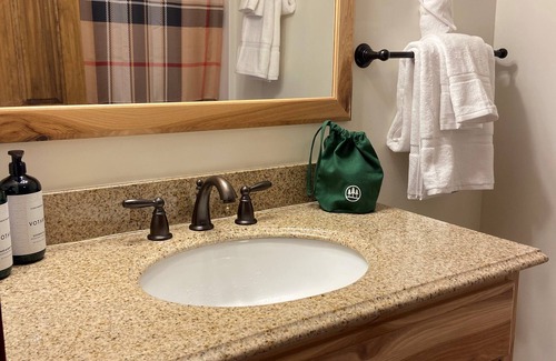 Schroon Lake Hotel | Discover Comfort at Lodge at Schroon Lake - Top Amenities!