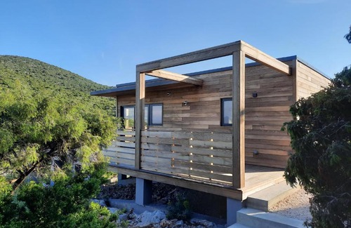 Vingrau House | Scenic Lodge with Breathtaking Ocean Views and Pool