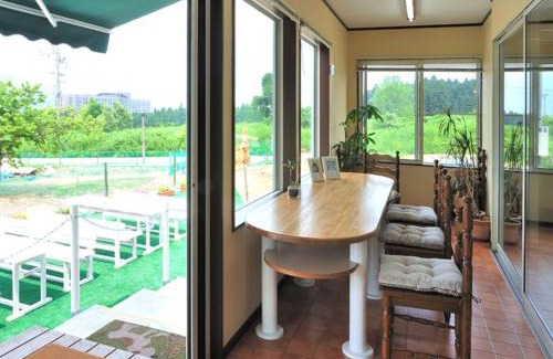Maiko Cabin | Pet-Friendly Lodge B&W with Breakfast and Hot Tub Access