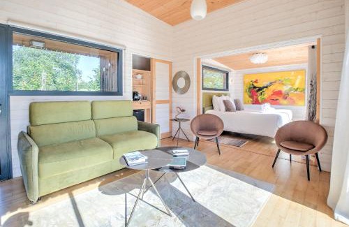 Saint-Felix-de-Reillac-et-Mortemart House | Relax at Lodge Bruyère with Inviting Hot Tub & Pool