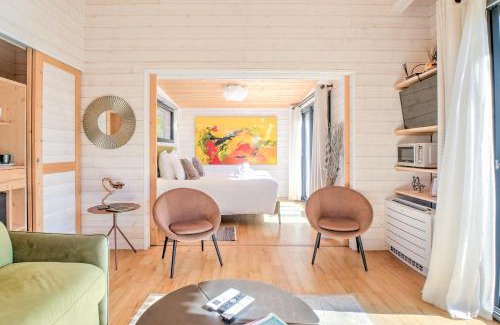 Saint-Felix-de-Reillac-et-Mortemart House | Relax at Lodge Bruyère with Inviting Hot Tub & Pool