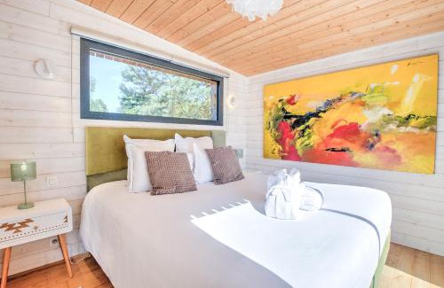 Saint-Felix-de-Reillac-et-Mortemart House | Relax at Lodge Bruyère with Inviting Hot Tub & Pool