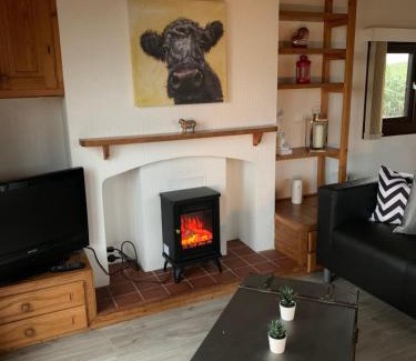 Portpatrick Apartment | Inviting Lodge Cabin with Scenic Views – Ideal Farm Retreat