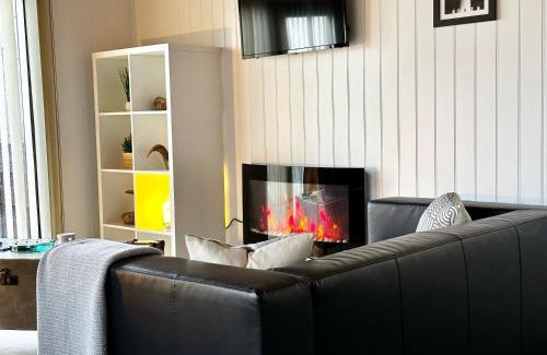 Portpatrick Apartment | Inviting Lodge Cabin with Scenic Views – Ideal Farm Retreat