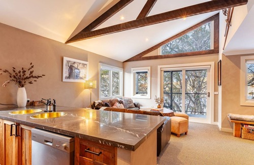 Perisher Valley Apartment | Explore Lodge Chalet 28: Family-Friendly 3BR Apartment