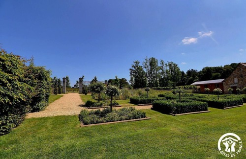 Mezieres-sur-Couesnon House | Relax at Lodge de L'etang - Family-Friendly Getaway
