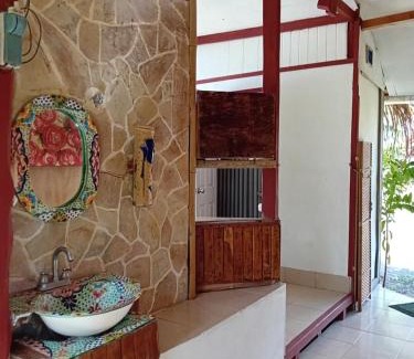 Esterillos Oeste Cabin | Pet-Friendly Lodge El Barco with Pool & Kitchen Amenities