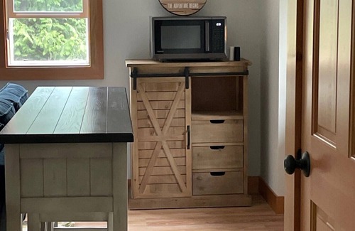 Poulsbo Apartment | Cozy Studio Near Bangor Base with Kitchen Amenities