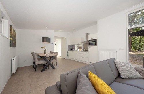 Municipality of Geldrop-Mierlo Ski Chalet | Ideal Lodge with Pool & Kitchen, Just 8 km from Helmond