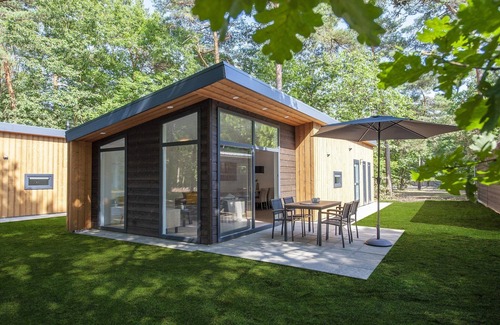 Municipality of Geldrop-Mierlo Ski Chalet | Ideal Lodge with Pool & Kitchen, Just 8 km from Helmond