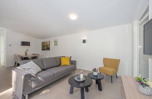 Municipality of Geldrop-Mierlo Ski Chalet | Lodge in Bospark with Sauna & Garden