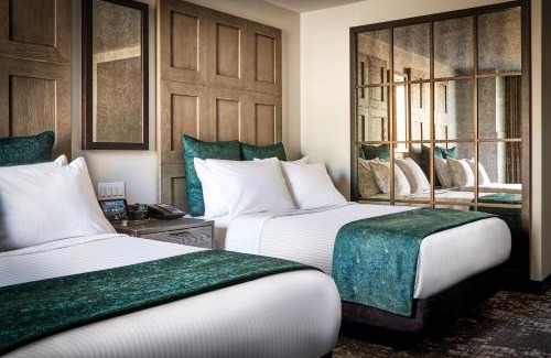 Ashwaubenon Hotel | Experience Lodge Kohler: Pet-Friendly Oasis with Ocean Views
