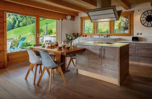 Les Clefs Ski Chalet | Experience Lodge La Source: Top-Rated Alpine Retreat