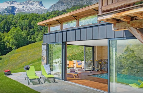 Les Clefs Ski Chalet | Experience Lodge La Source: Top-Rated Alpine Retreat