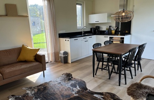Holthees House | Relaxing Lodge: 4-Person Cabin with Hot Tub & Spa