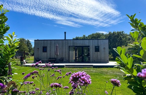 Holthees House | Relaxing Lodge: 4-Person Cabin with Hot Tub & Spa