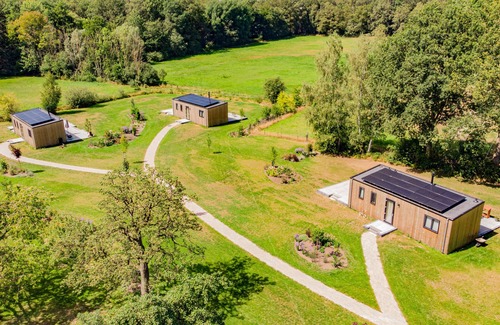 Holthees House | Relaxing Lodge: 4-Person Cabin with Hot Tub & Spa
