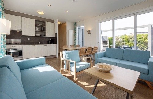 Abbestede House | Cozy Lodge 1 km from Beach with Pool & Pet-Friendly Amenities