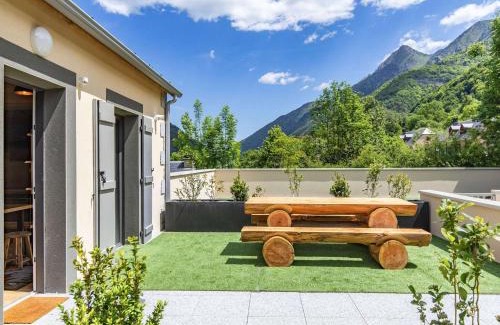 Cauterets Apartment | Mountain View Lodge in Cauterets with Family-Friendly Amenities