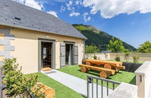 Cauterets Apartment | Mountain View Lodge in Cauterets with Family-Friendly Amenities