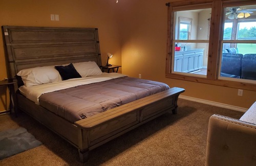 Weston Cabin | Discover Lodge No 1: Scenic Lake Views, Kayaking & Fishing