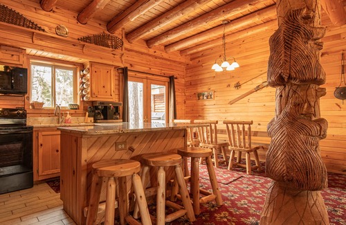 Au Train Cabin | Pet-Friendly Reel Inn Lodge on Au Train River Near Lake Superior
