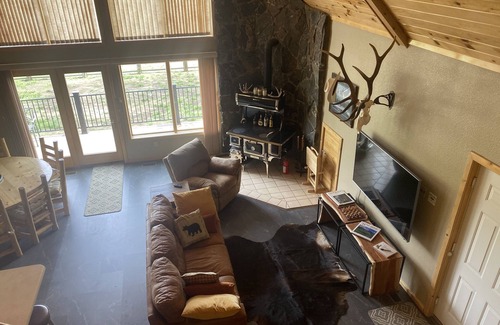 Wheatland Cabin | Idyllic Wyoming Lodge: Private Pond & River Access Awaits
